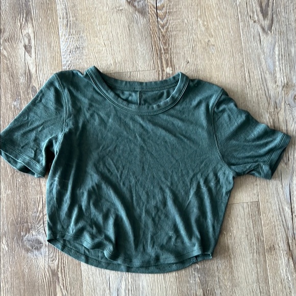 Lululemon Athletica Green Ribbed Crop T-Shirt - Picture 1 of 1